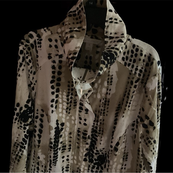 LAURA ASHLEY SIZE MEDIUM LIGHT WEIGHT WAIST LENGTH JACKET GENTLY WORN - Picture 2 of 5